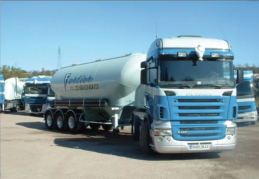 Citerne pulvérulente horizontale des Transports Fertier